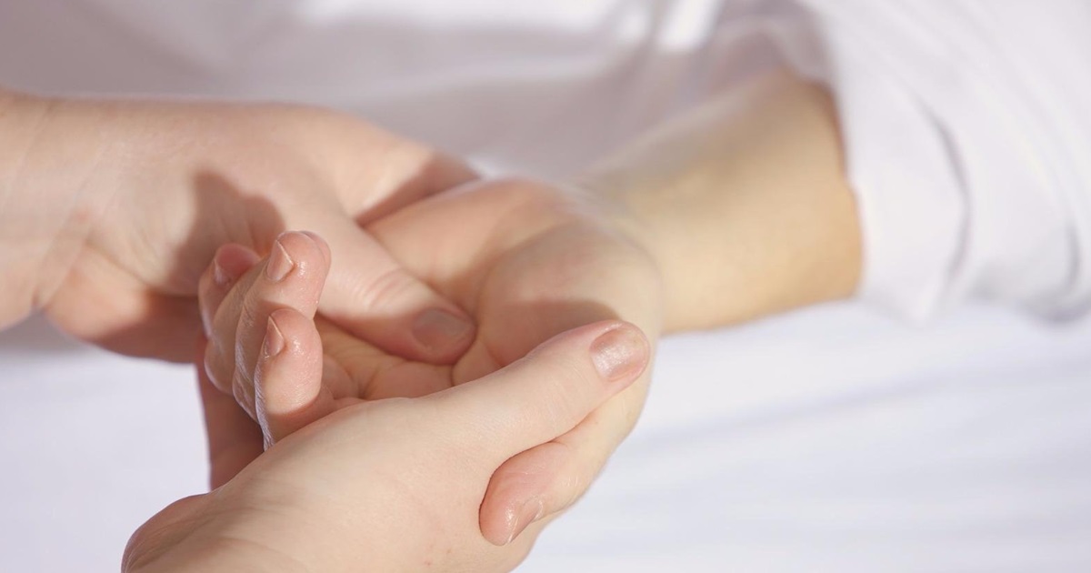 pratique de la reflexologie palmaire pour un effet relaxant immédiat à garat ou à domicile